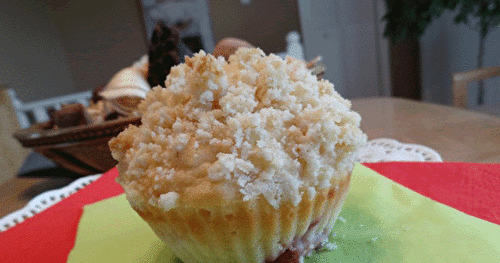 Muffins à la rhubarbe et aux fraises, garniture streusel aux amandes