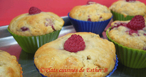 Muffins à la rhubarbe et aux framboises