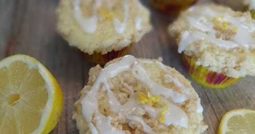 Muffins au citron avec sa garniture et son glaçage citronné 