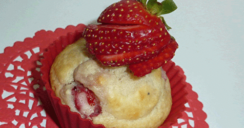 Muffins au yogourt à la double confiture de fraises