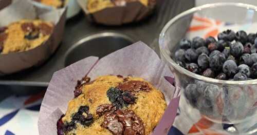Muffins aux bleuets, bananes et chocolat noir