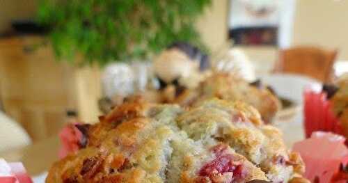 Muffins aux framboises, au chocolat noir et à la noix de coco