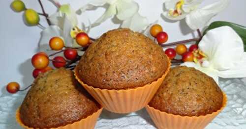 Muffins aux pêches et aux graines de pavot