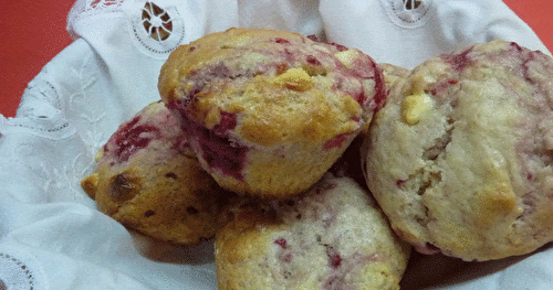 Muffins framboises et chocolat blanc (ou fraises)