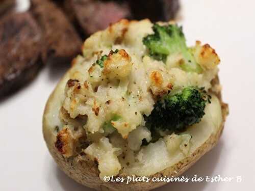 Pommes de terre farcies au brocoli et à la saucisse