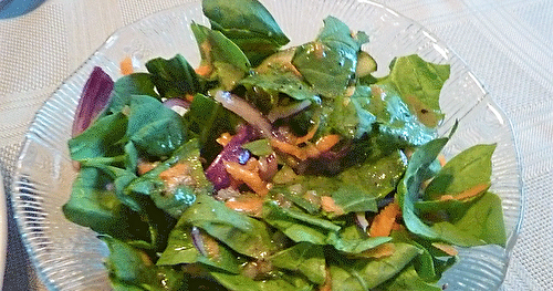 Salade d’épinards, de champignons et de carottes