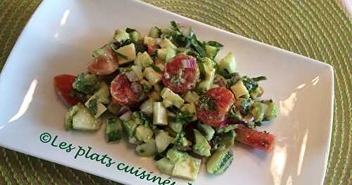 Salade de tomates, concombre et avocat