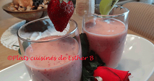 Smoothies fraises, bananes et kiwis