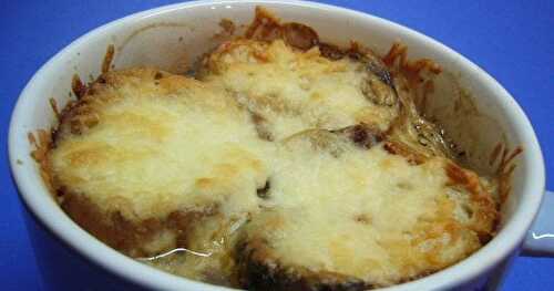 Soupe à l’oignon gratinée