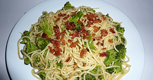 Spaghetti au brocoli, au bacon et au fromage