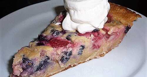 Tarte au sucre à la crème, bleuets et framboises