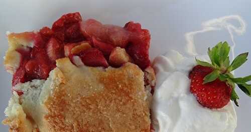  Tarte rustique aux fraises et à la rhubarbe