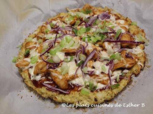 Pizza au poulet BBQ sur croûte de chou-fleur