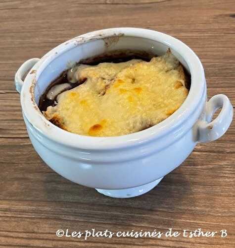 Soupe à l’oignon gratinée