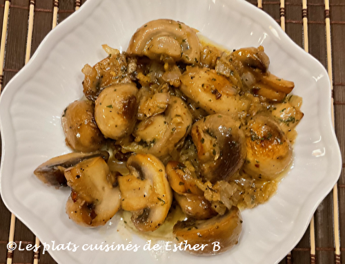 Champignons sautés dans une sauce au vin blanc