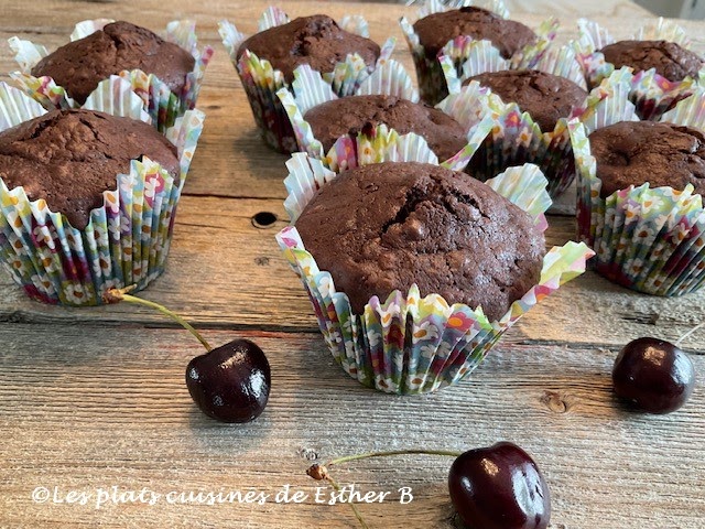 Muffins au cacao, gruau et cerises