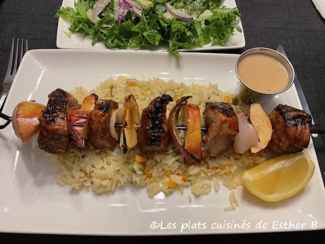 Brochettes de porc aux pommes
