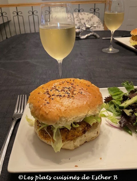 Burger style « mac poulet » maison croustillant avec Corn Flakes 