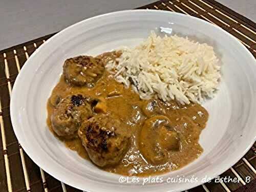 Boulettes de viande avec sauce crémeuse aux champignons