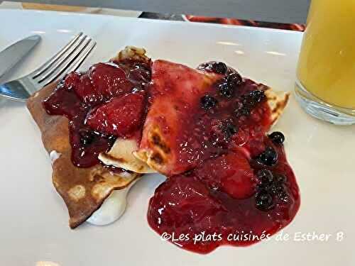 Crêpes aux petits fruits et au fromage à la crème