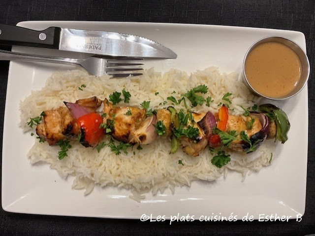 Brochettes de poulet marinées au miel et à l’ail 