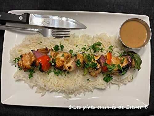 Brochettes de poulet marinées au miel et à l’ail 