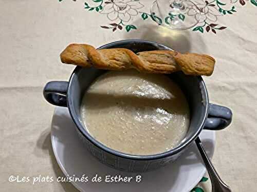 Potage de chou-fleur rôti au cheddar et à l’ail