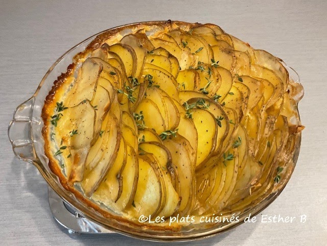 Gratin de pommes de terre aux poireaux et au thym