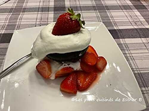 Mini shortcakes moelleux au chocolat et aux fraises