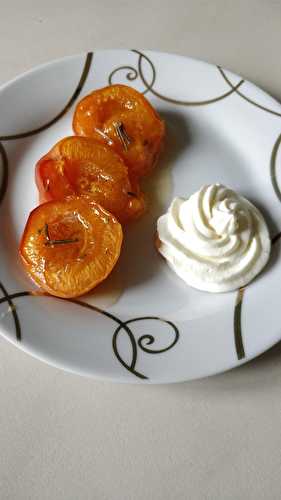 Abricots au romarin et cream cheese au zestes de citron