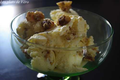 GLACE A LA VANILLE ET NOISETTES CARAMELISEES