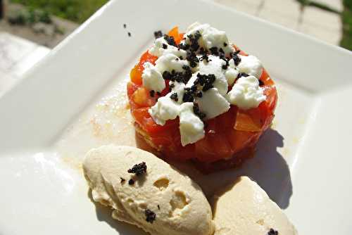 Glace au pain grillé et tartare de tomates