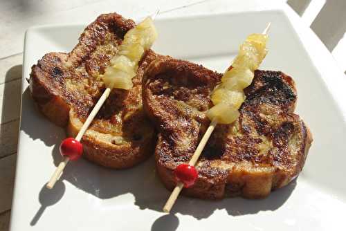 PAIN PERDU ET BROCHETTES DE FRUITS