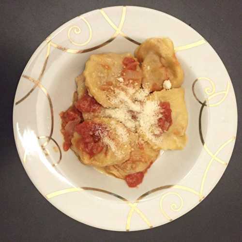 Raviolis maison au jambon cru, mozzarella et tomates séchées