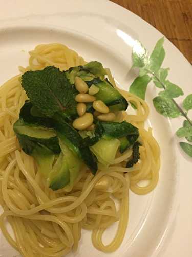 Spaguettis aux courgettes et à la menthe