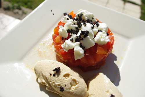 TARTARE DE TOMATE ET GLACE AU PAIN GRILLE