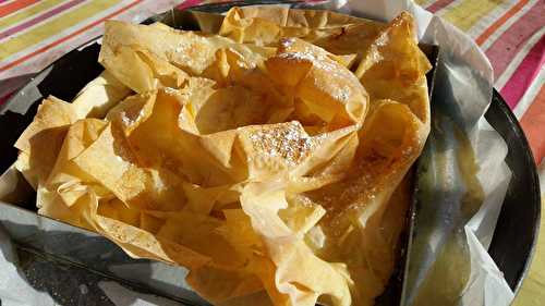 Tarte aux pommes avec de la pâte filo