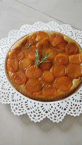 Tarte tatin aux abricots et romarin - Les plats de Véro