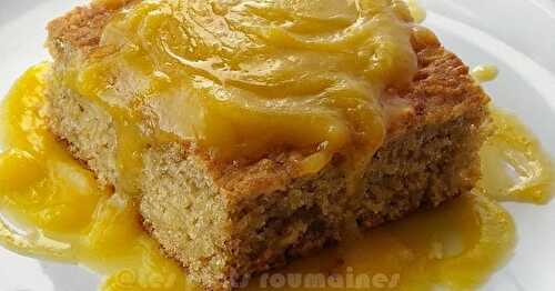 Gâteau aux pommes râpées et sauce au citron