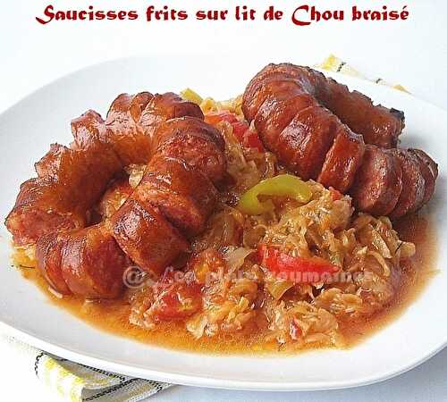 Saucisses frits sur lit de Chou braisé