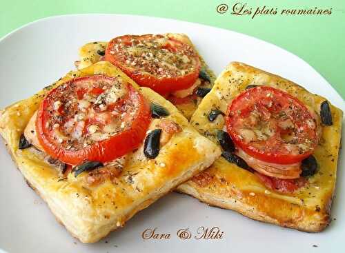 Tarte feuilletée avec tomates, saucisse et olives