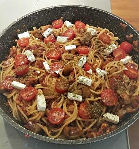 Spaghetti aux aubergines et à la féta - Les ptits plats de Laure