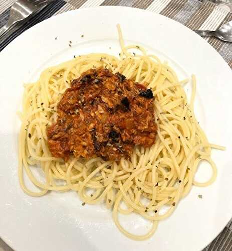 Spaghettis au thon et olives noires