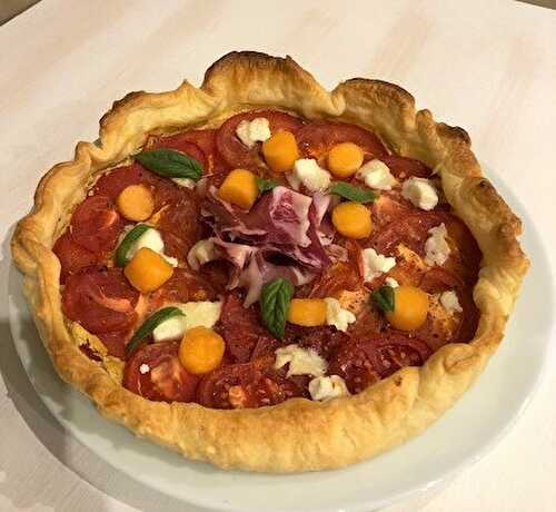 Tarte fine tomates, chèvre, jambon ibérique et melon