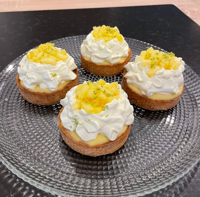 Tartelettes avec un crémeux d’ananas et une ganache vanille