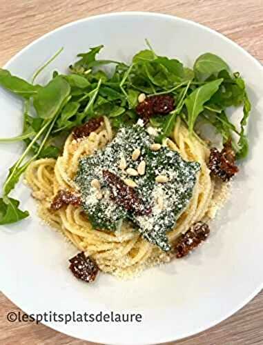 Spaghettis, pesto d'épinards maison, tomates séchées