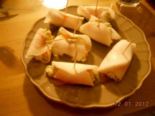 Rouleaux de radis noir au saumon et au tofu tartinable (contient soja et poisson)