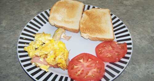 OMELETTE CHAMPIGNONS, JAMBON ET FROMAGE