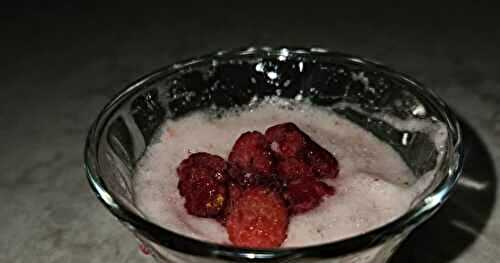 MOUSSE AUX FRAMBOISES FRAICHE, LÉGÈRE ET SANS CUISSON  