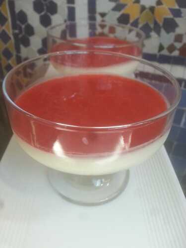 Pannacotta au coulis de fraises - Les recettes de Faty